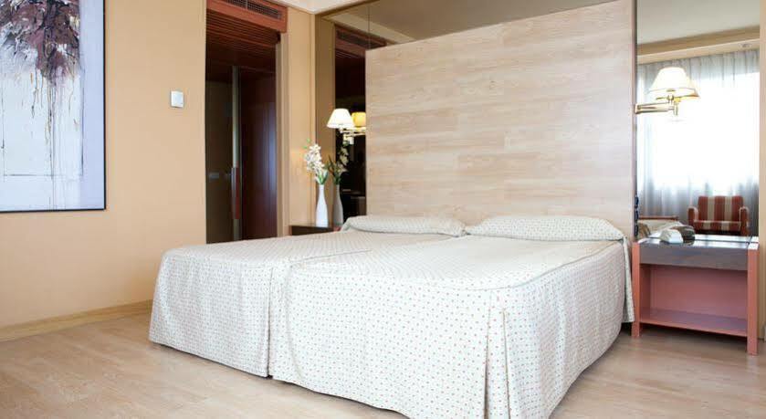 Crisol Puerta De Burgos Hotel Exterior photo