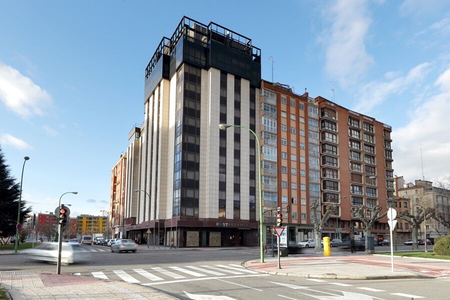 Crisol Puerta De Burgos Hotel Exterior photo